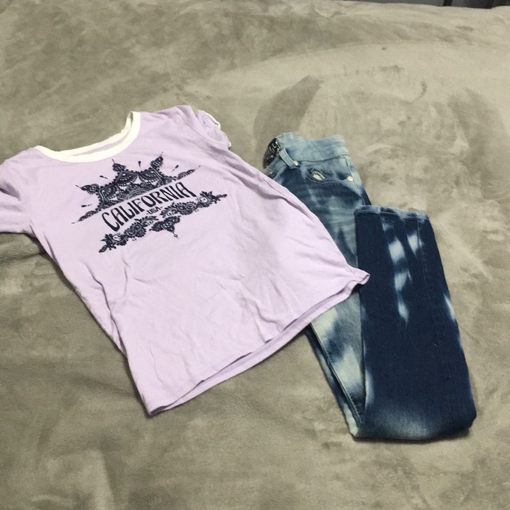 Jeans and T-shirt outfit